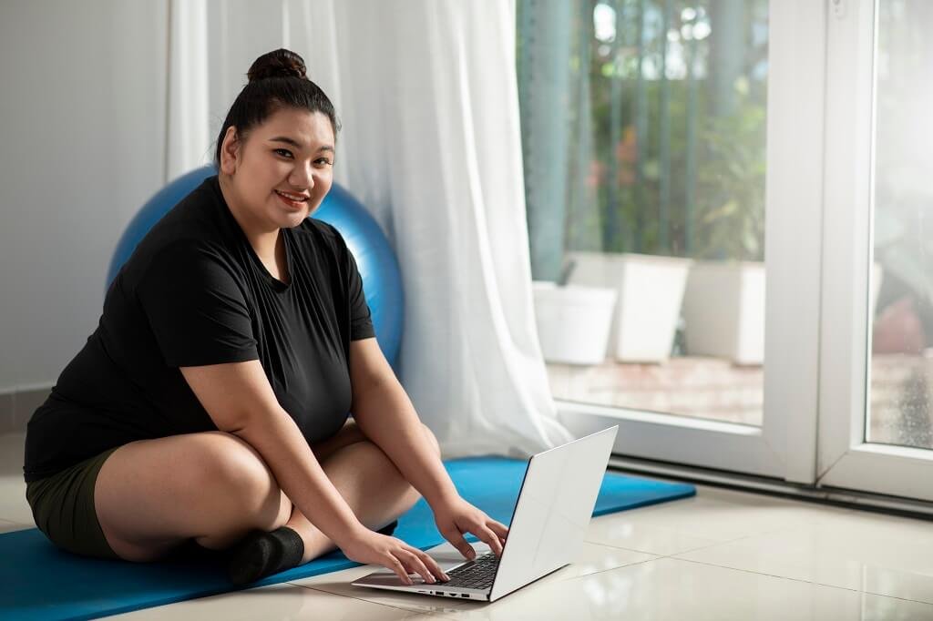 Personal trainer in Singapore helping clients achieve weight loss and fitness goals