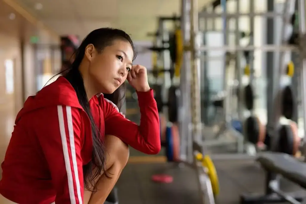 Feeling Too Shy to Go to the Gym in Singapore? How a Personal Trainer Helps Beginners
